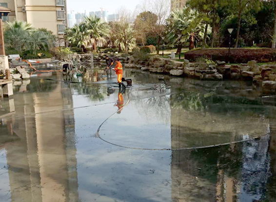 多宝镇景观池淤泥清理