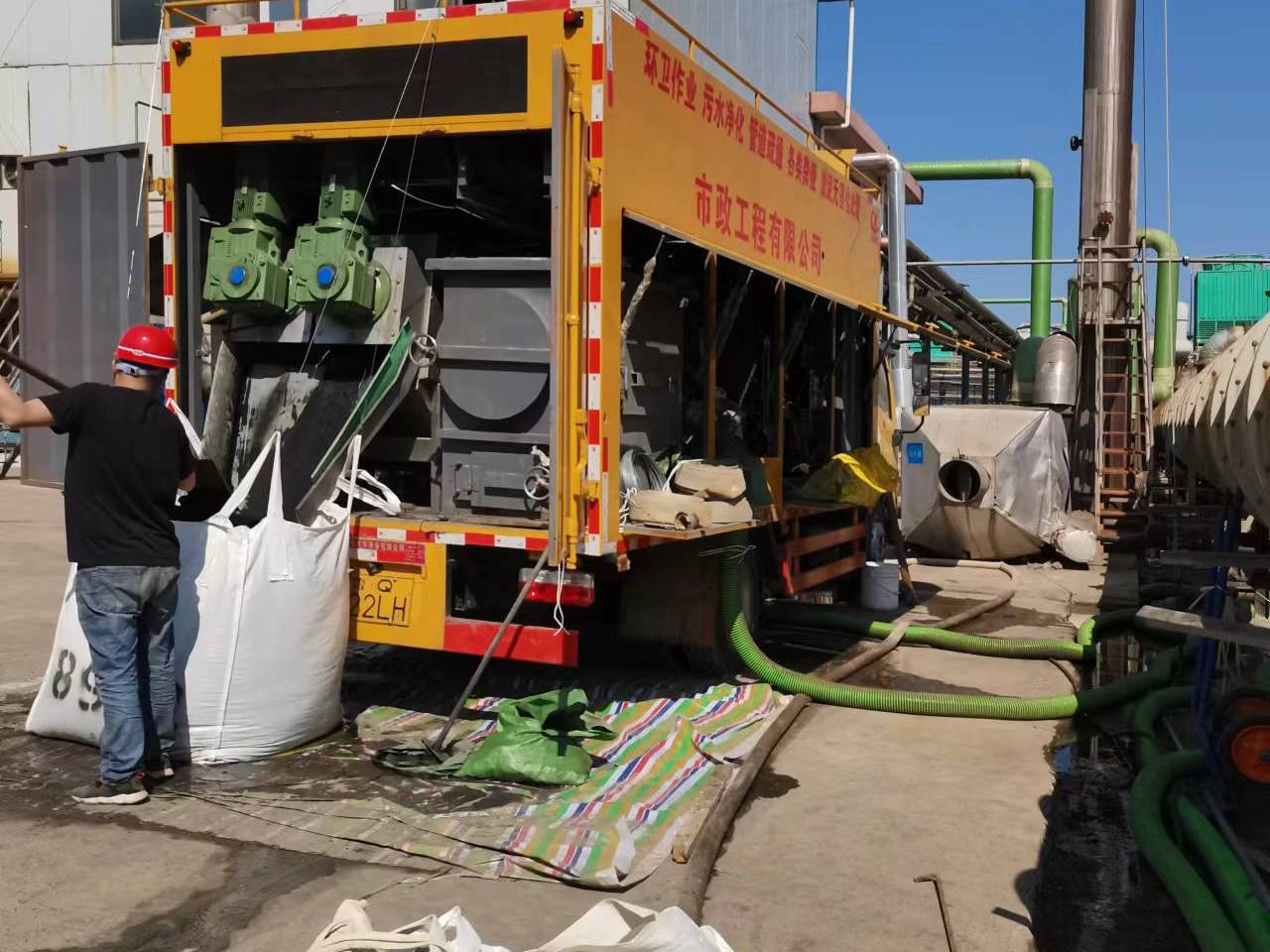 多宝镇淤泥压干处理